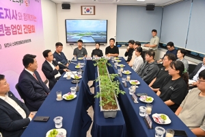 ‘정예 청년농’ 커가는 스마트팜 사관학교 썸네일